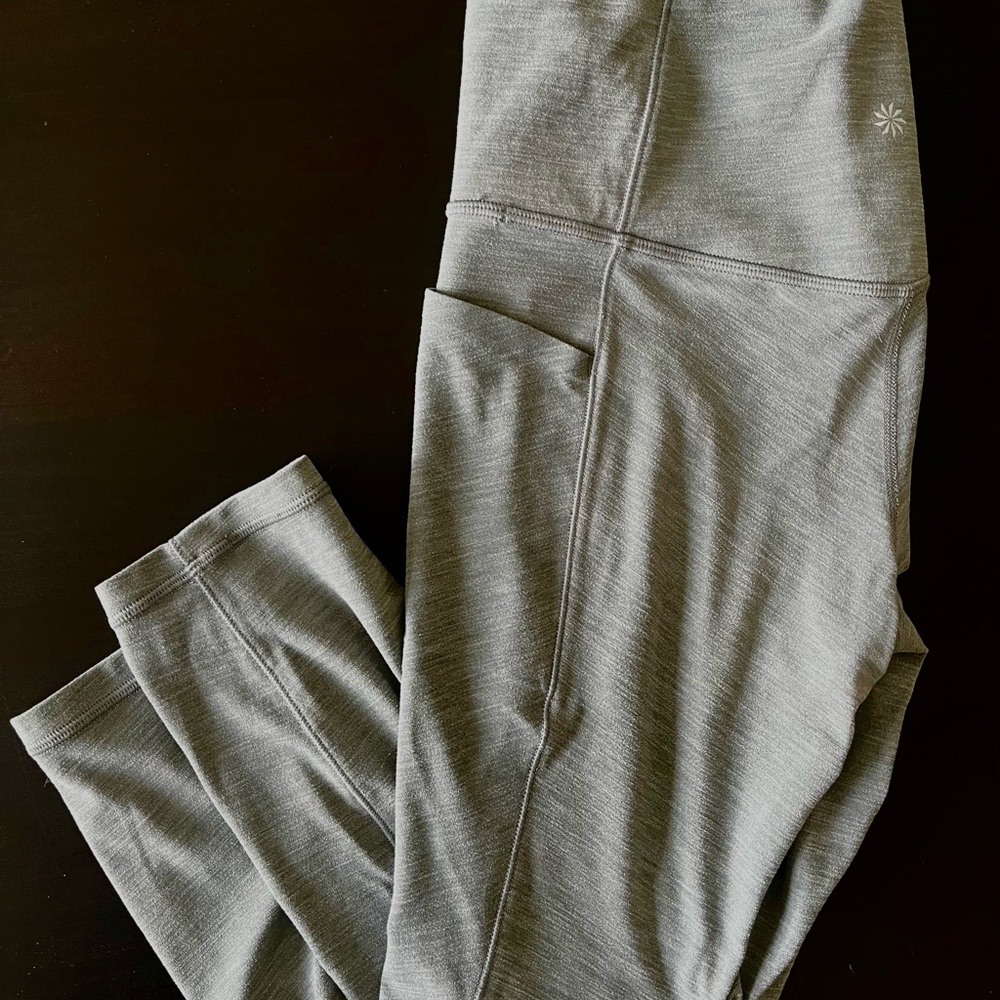 Athleta Sage Gray Salutation Stash 7/8 Tight—Womens Medium